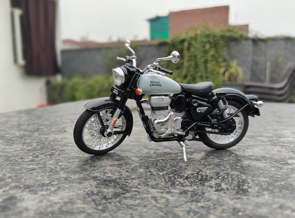 Royal Enfield Classic 350 1:15 Scale Model Motorcycle with Pull-Back Motor, Interchangeable Fuel Tanks & Dual Seat Mode – Collectible, Ages 10+