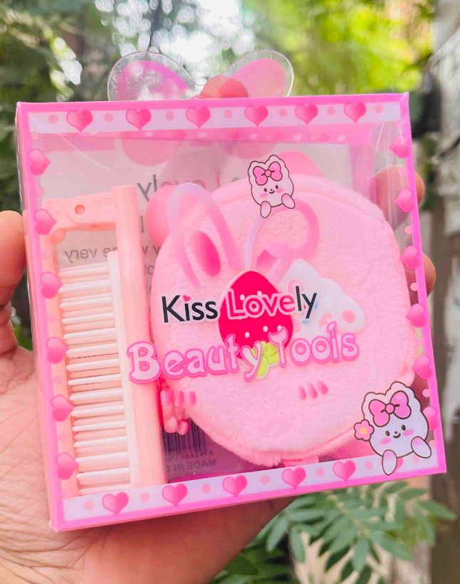 Kiss Lovely Beauty Tools gift set in pink box - comb, pouch, puffs and blenders