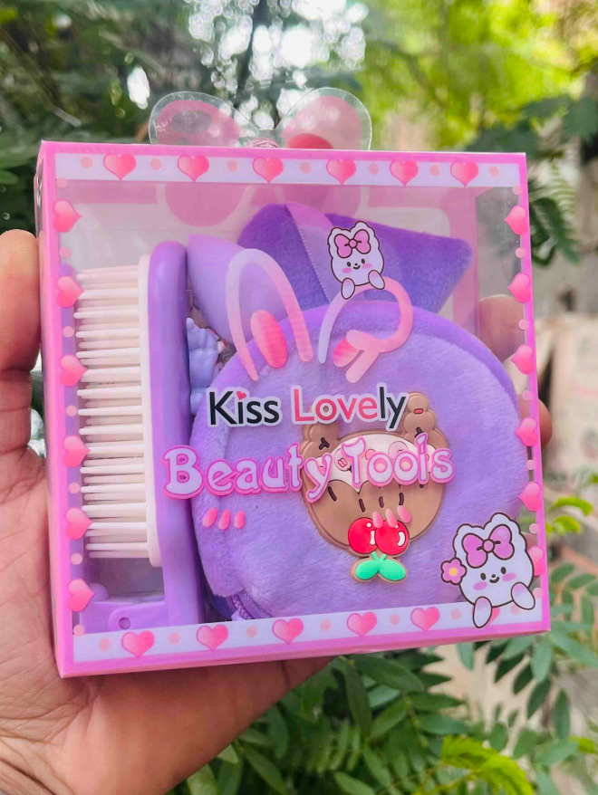 Kiss Lovely Beauty Tools gift set in purple box variant
