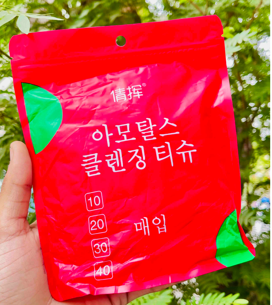Disposable face cleansing wet wipes pouch